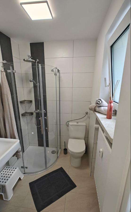 Ferienwohnung "Sorgenfrei" In Coburg ! - Im Eg Mit Privatparkplatz & Balkon Esterno foto