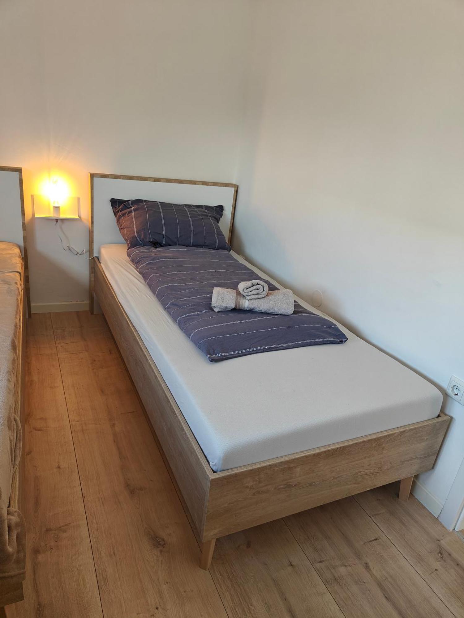 Ferienwohnung "Sorgenfrei" In Coburg ! - Im Eg Mit Privatparkplatz & Balkon Esterno foto