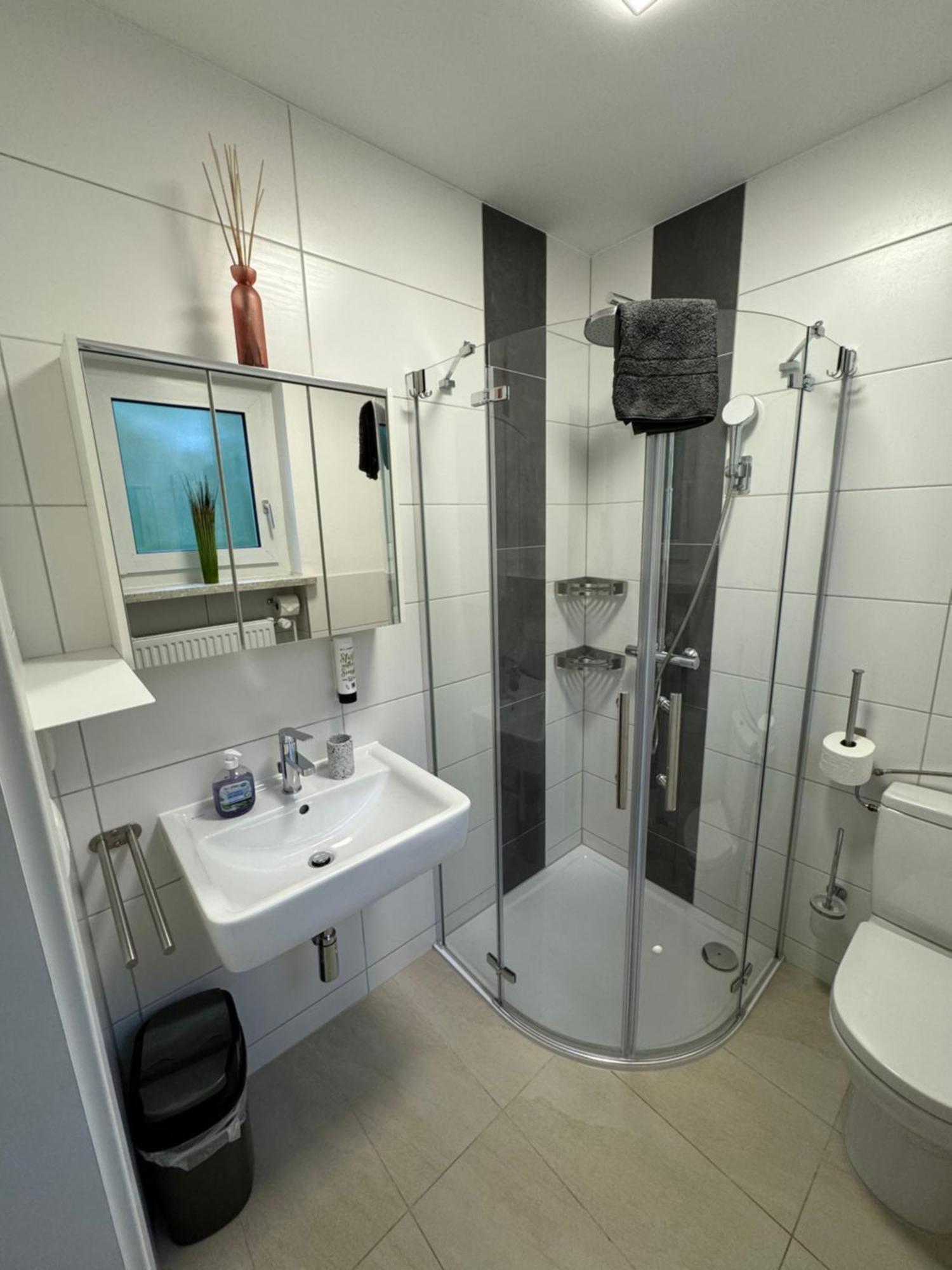 Ferienwohnung "Sorgenfrei" In Coburg ! - Im Eg Mit Privatparkplatz & Balkon Esterno foto